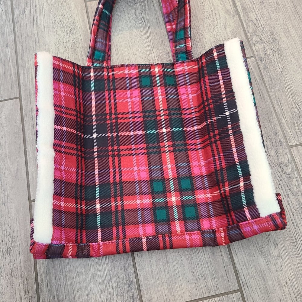 Victoria’s Secret Plaid Sherpa Tote Bag Red Green Check VS Logo - Picture 6 of 11